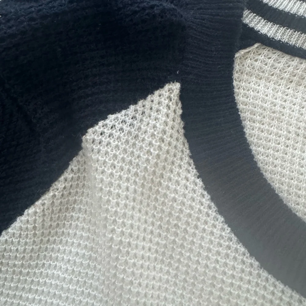 Faherty Navy and White Crew Neck Sweater Casual Activewear Size Large Beach - Picture 3 of 5